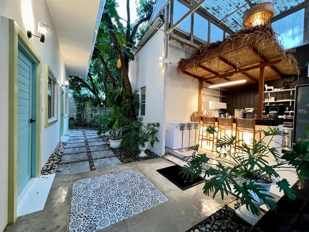 Warm White Hua Hin House Hotel Kültér fotó